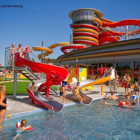 Familien Chalet Mit Direktem Bademantelgang Zur Therme ルッツマンスブルク エクステリア 写真