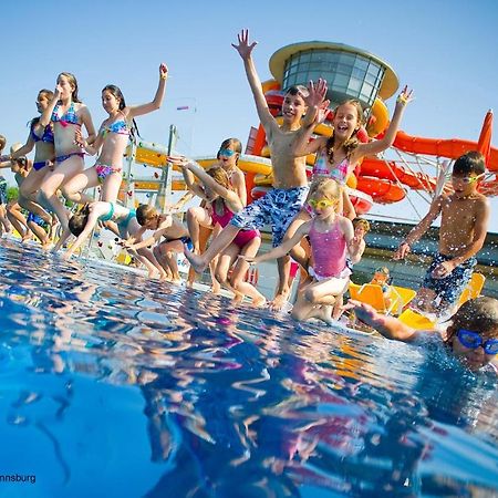 Familien Chalet Mit Direktem Bademantelgang Zur Therme ルッツマンスブルク エクステリア 写真