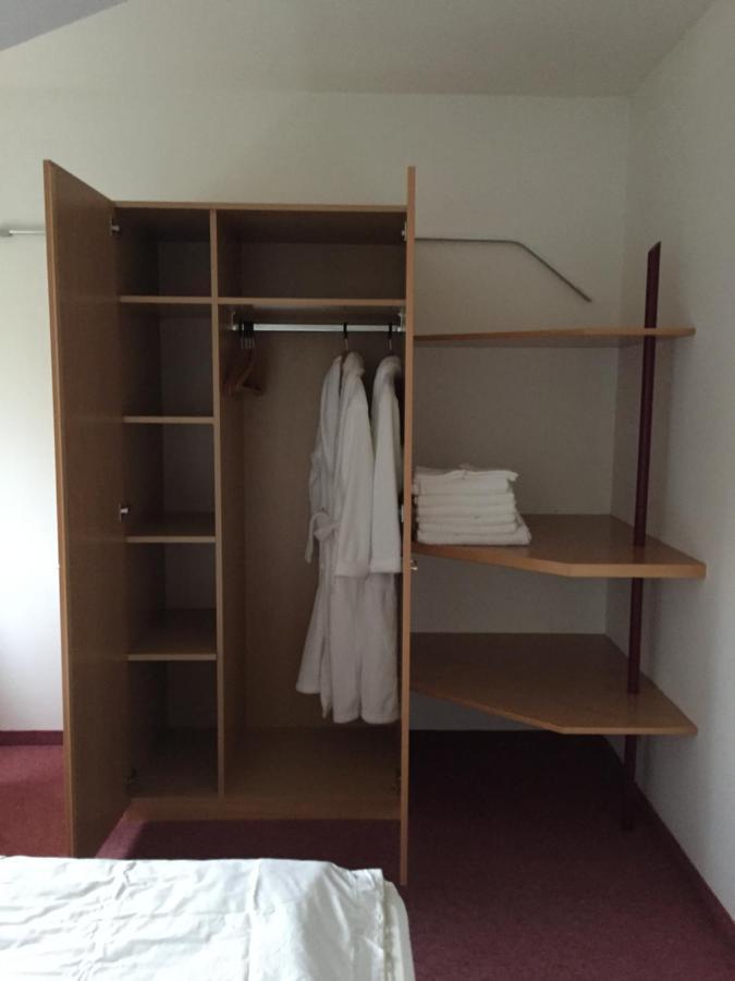 Familien Chalet Mit Direktem Bademantelgang Zur Therme ルッツマンスブルク エクステリア 写真