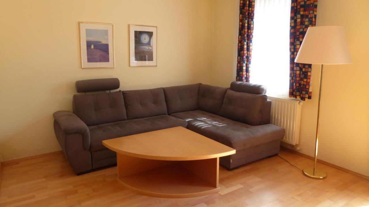 Familien Chalet Mit Direktem Bademantelgang Zur Therme ルッツマンスブルク エクステリア 写真