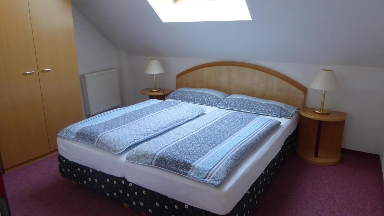 Familien Chalet Mit Direktem Bademantelgang Zur Therme ルッツマンスブルク エクステリア 写真